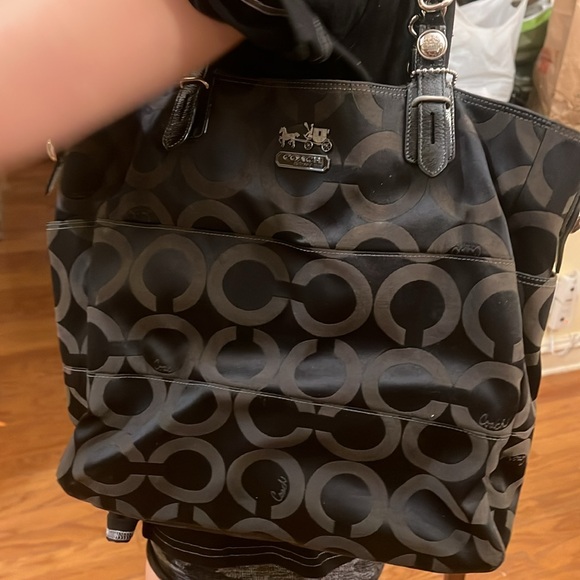 Large coach bag just opened my moms doesn't want it - Picture 6 of 6